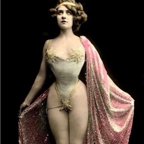 • C O S T U M E S • - Picture 12 of 13